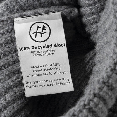Czapka dokerka Hansa Wear x Buzia Zauer z wełny z recyklingu kolor  SMOKE